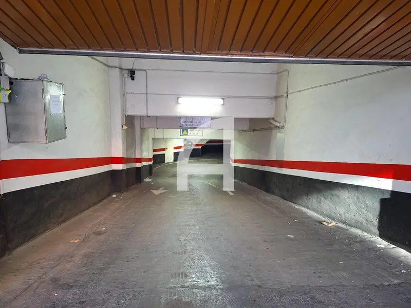 Garaje amplio en Bilbao centro con ascensor y seguridad