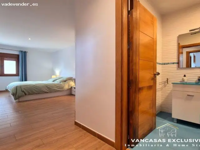 Chalet con Piscina y Vistas al Estrecho en Algeciras