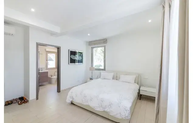 Villa de Lujo en Sotogrande Alto con 4 Dormitorios y Piscina