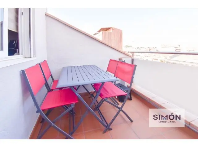 Dos Pisos Independientes con Terraza y Garaje Ideal para Vivir y Rentabilizar