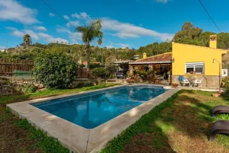 Casa en Coin 3 Dormitorios Piscina Privada Jardin 1100m2