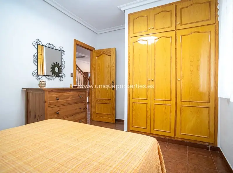 Chalet en venta Santiago de la Ribera con piscina privada