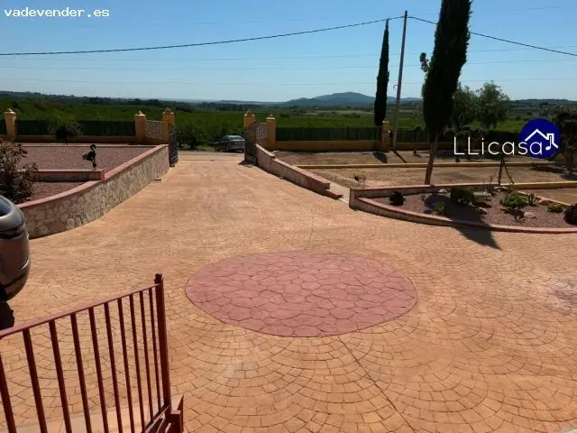 Chalet en Vilamarxant con Piscina y Amplio Terreno