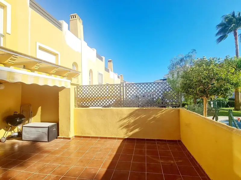 Adosado en Calahonda con 3 Dormitorios y Solarium