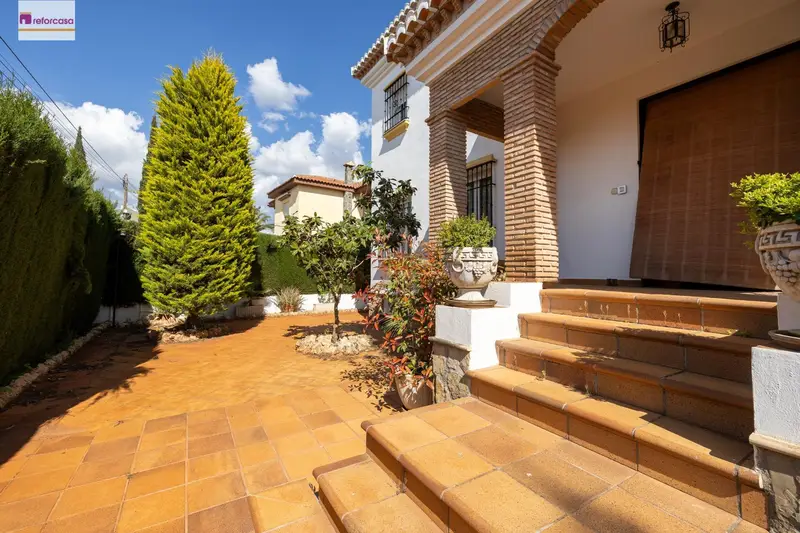 Chalet con Chimenea y Piscina en Nueva Otura