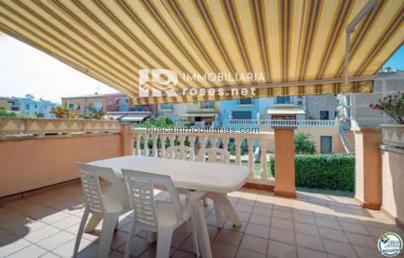 Villa en venta en Roses cerca de la playa