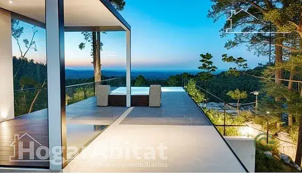 Villa en Montaña con Piscina y Vistas Panorámicas