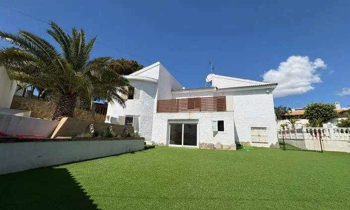 Villa en Venta Los Balcones 4 Dormitorios Piscina Jacuzzi