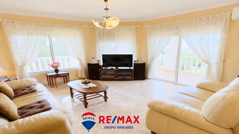Chalet en Venta La Nucia 6 habitaciones 320m2