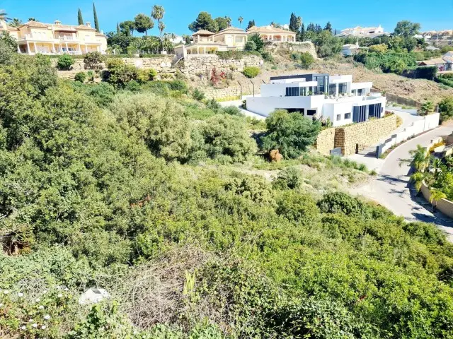 Terreno de Lujo en Venta Benahavis Vistas al Mar y Golf