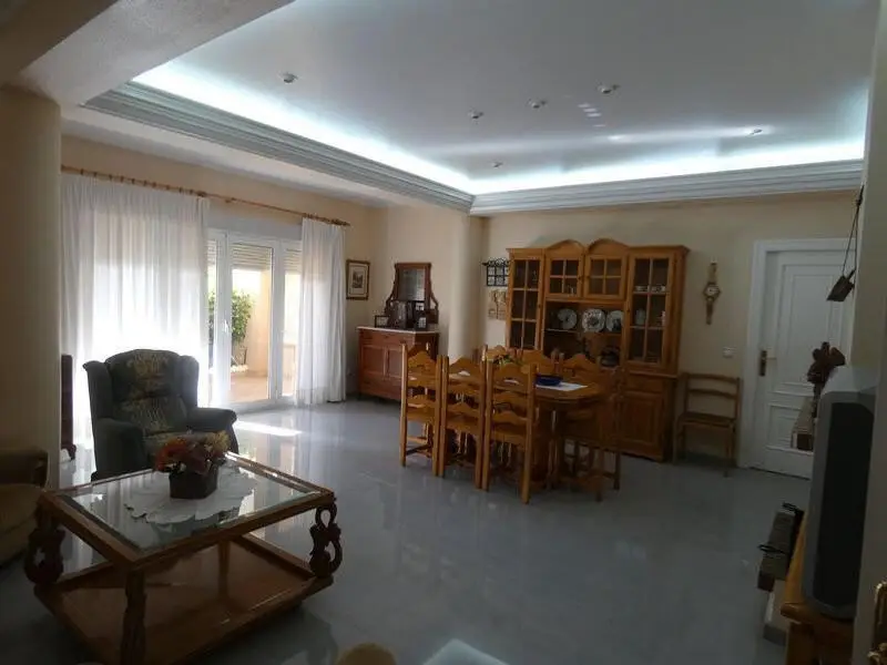 Villa de 4 Dormitorios en Almorad1