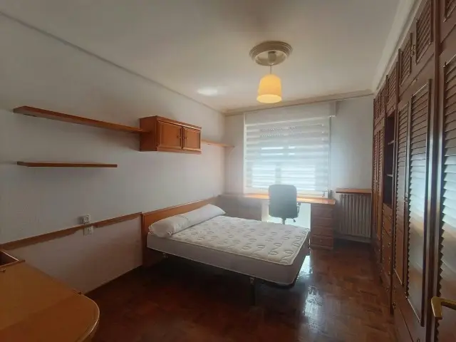 Habitacion Alquiler Pamplona -  Acogedora Habitacion Amueblada