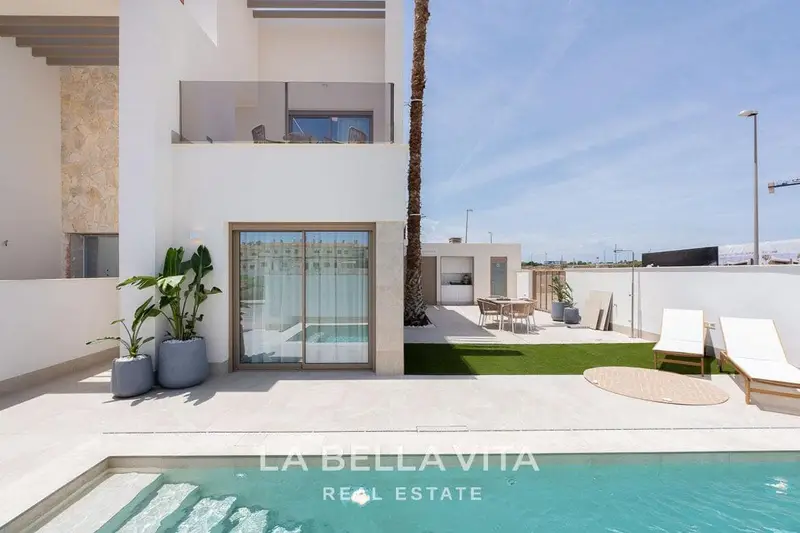 Villa Moderna con Piscina Privada en Ciudad Quesada