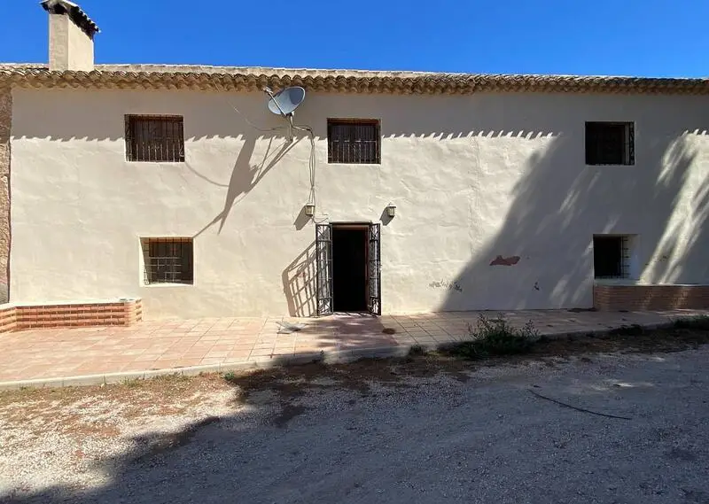 Casa de Campo en Salinas Alicante con 4 Dormitorios y Piscina