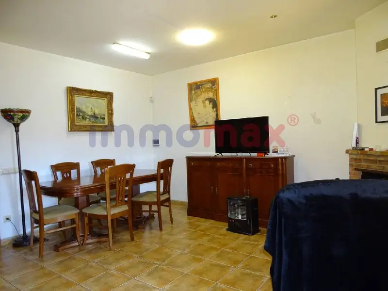 Venta Casa con Garaje y Jardin en Arnes