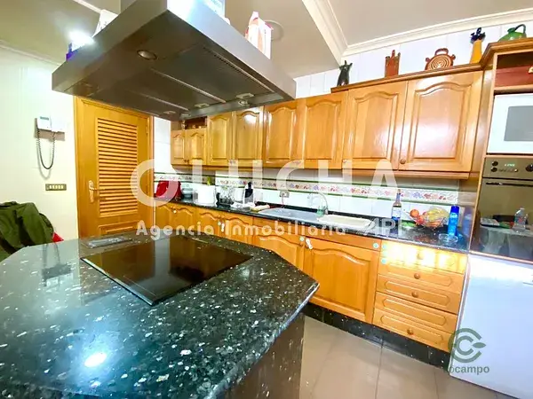 Casa en Venta en Onda Centro 5 Dormitorios 3 Baños