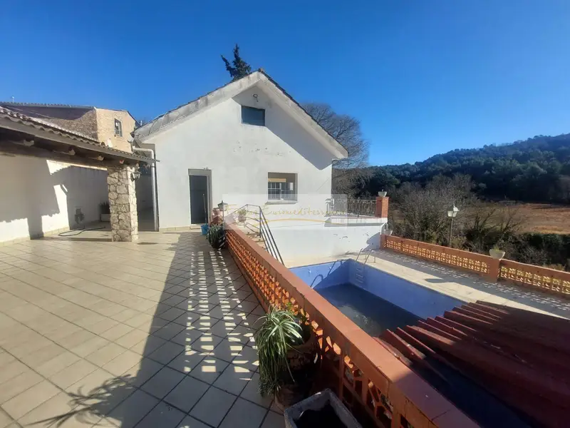Casa en Venta en Argencola con Garaje y Piscina