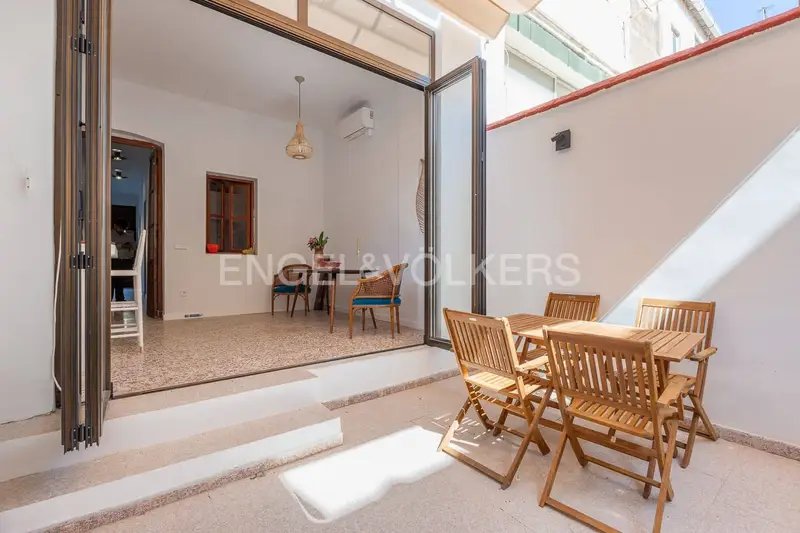 Casa en Alquiler Cabanyal Valencia: 2 Dormitorios Patio Privado
