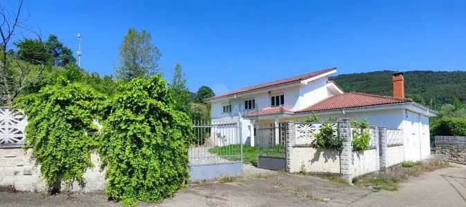 Chalet/casa independiente en venta en BOÑAR, Barrio de las Ollas, León