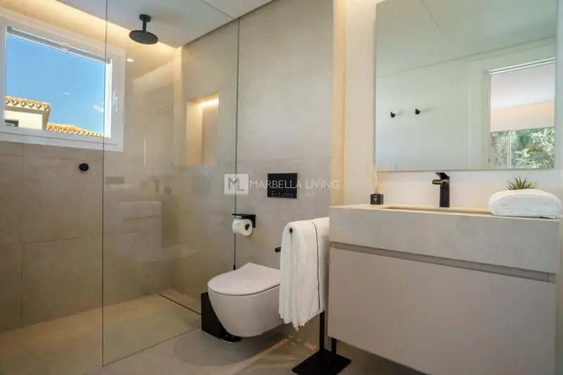 Villa de 5 Dormitorios en Nueva Andalucía
