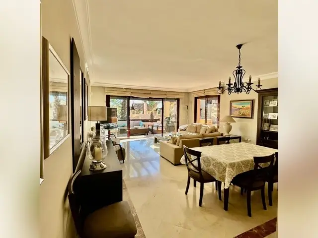 Apartamento 3 Dormitorios San Pedro Alcántara Primera Línea de Playa