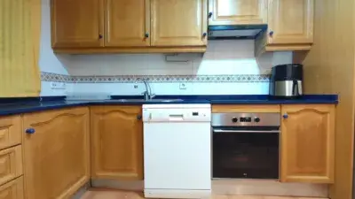 Piso en Alquiler Onil: 3 Habitaciones, 2 Baños, Cocina Amplia y Balcón