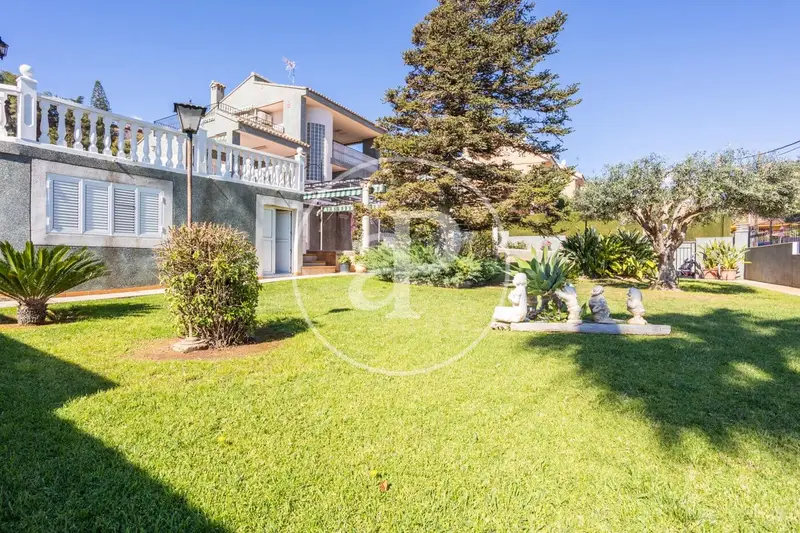 Chalet en Venta Godelleta con Piscina y Vistas Panorámicas