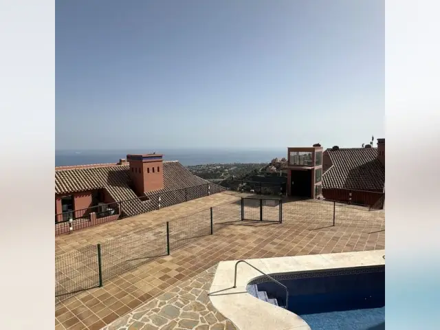 Piso de 2 Dormitorios en venta Calahonda, España