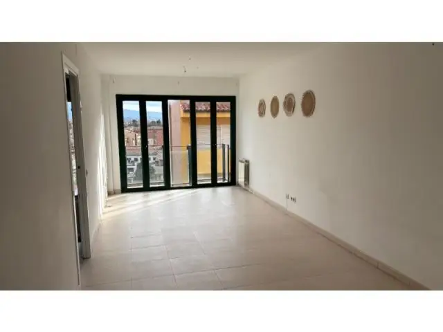 Piso en Venta Manlleu Centro 3 Habitaciones 2 Banos Parking