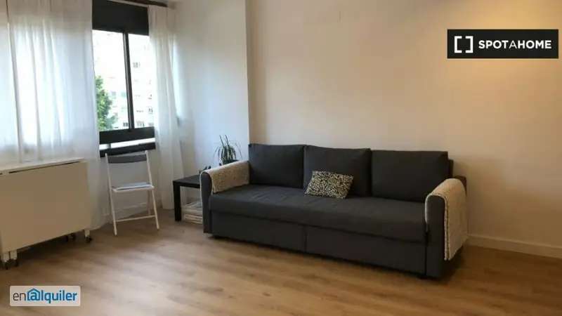 Estudio Amueblado en Sevilla - Ideal para una Persona