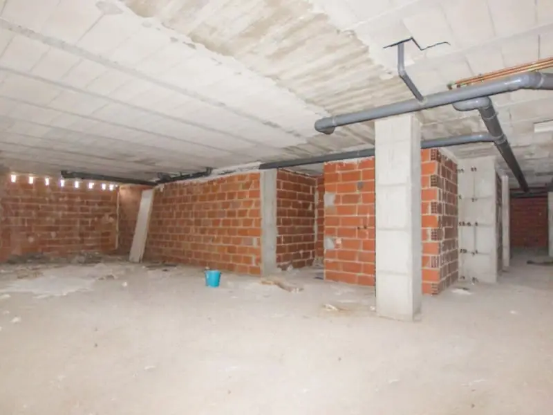 Local Comercial en Alquiler Los Montesinos 130m2 155m2 Altillo