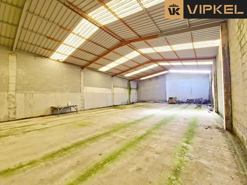 Casa con Almacén 560m²  3 Plantas para Reformar en Carballo