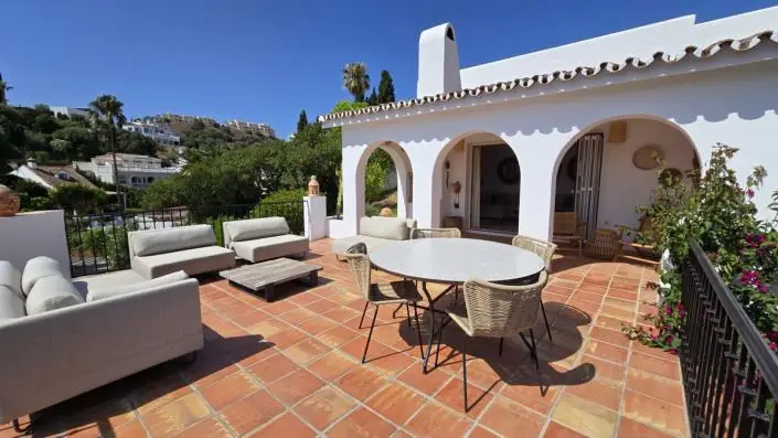 Villa 4 Dormitorios en Venta  Reformada Lujo Piscina Privada