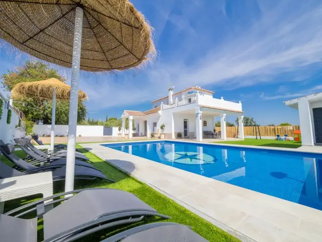 Chalet 4 Dormitorios Piscina Privada Malaga