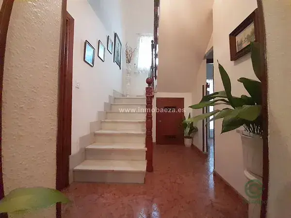 Casa en Venta Baeza Cerca Colegio Angel Lopez Salazar 5 Dormitorios