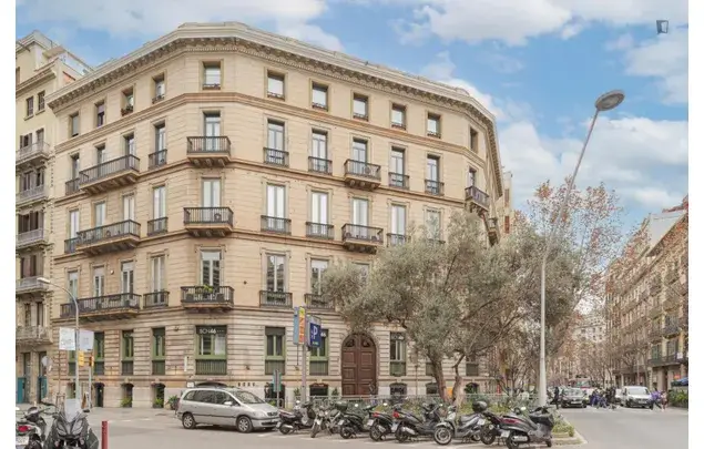 Apartamento 8 Dormitorios Barcelona Centro Modernismo