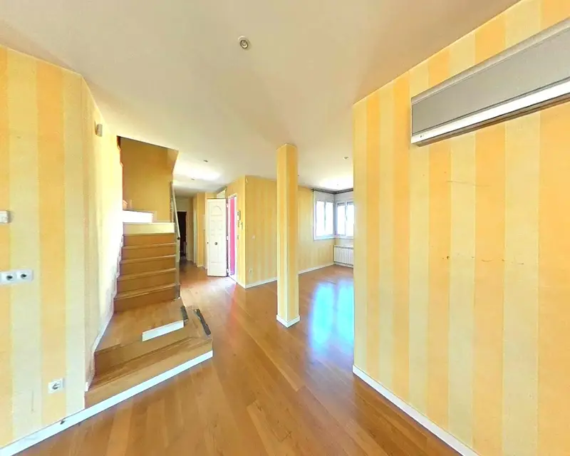 Casa Unifamiliar 355m2 3 Habitaciones 3 Baños Simancas