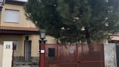 Chalet adosado en venta en Hontanares de Eresma