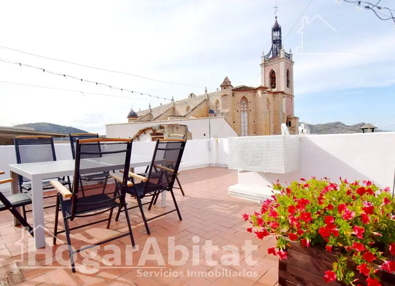 Ático Dúplex Reformado en Sagunto con Terraza y Vistas Panorámicas