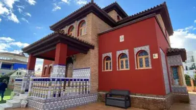Chalet con Piscina y Jardin en Venta