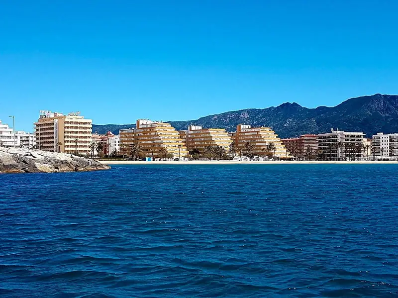 Apartamento en Santa Margarida Roses con Vistas al Mar
