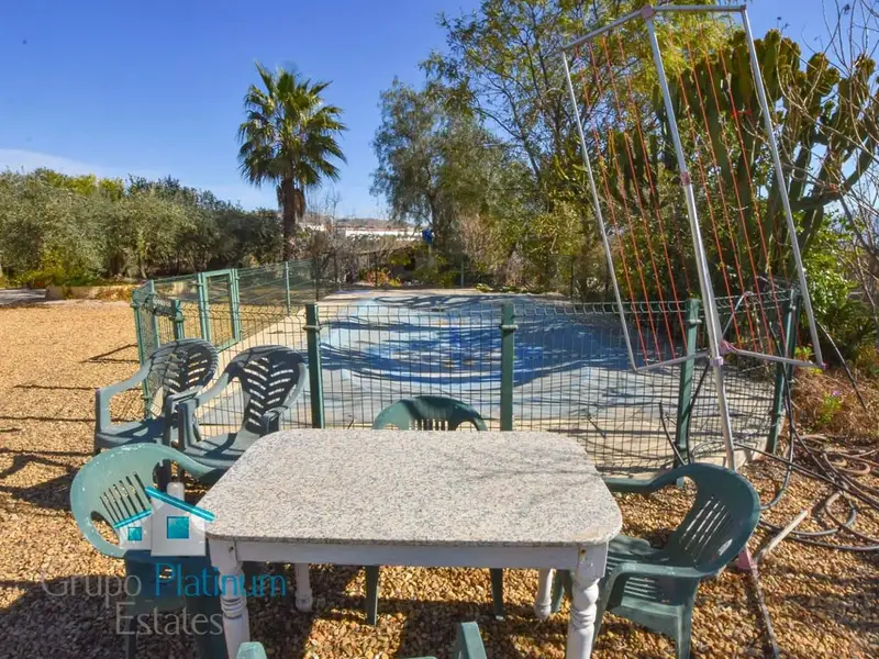 Chalet en Venta Urcal Almeria con Piscina Privada y Jardin