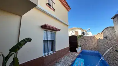 Casa adosada reformada con piscina en Las Carrascosas Lebrija