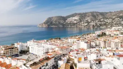 Atico en venta en La Herradura con vistas a la Bahia