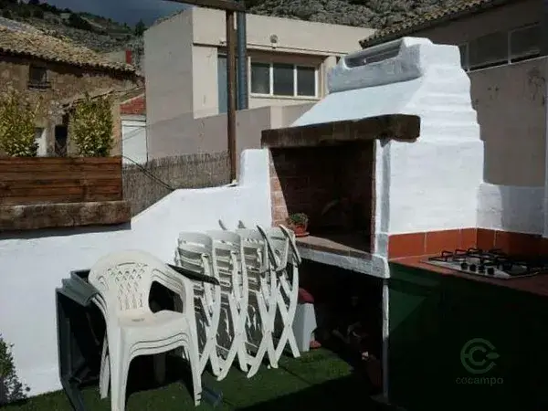 Casa Rústica Reformada en Onil con Terraza y Barbacoa