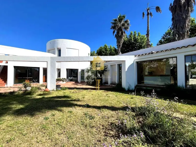 Chalet con oficinas en alquiler para profesionales