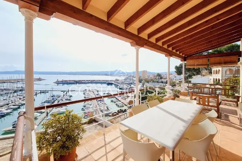 Villa de Lujo en Jávea Puerto 5 Dormitorios Primera Línea de Mar
