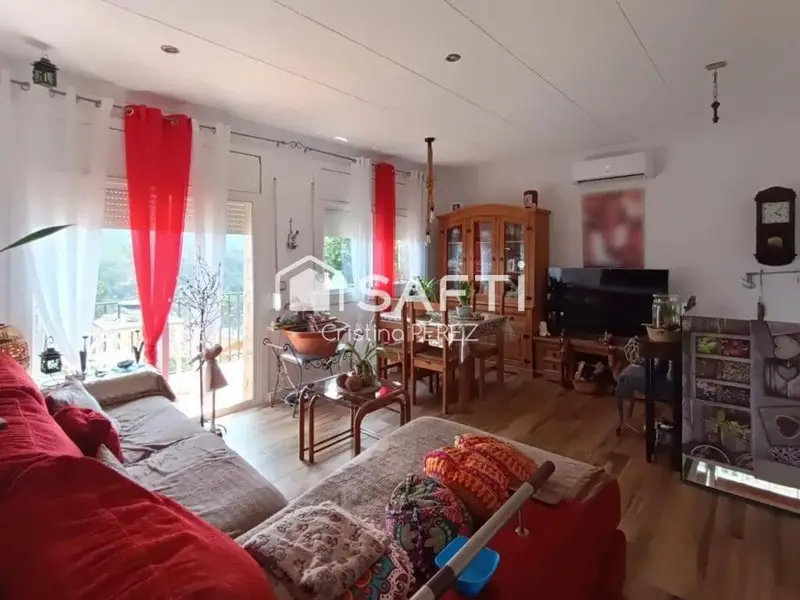 Chalet en venta en Tordera con 4 habitaciones y placas solares