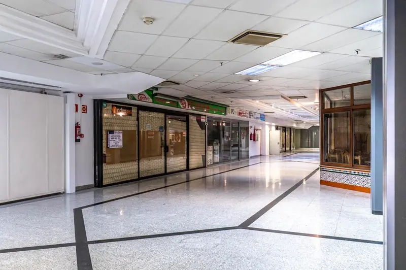 Venta Local Comercial Granada Centro Alhamar