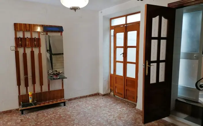 Casa de 5 Dormitorios en Rute Cerca de Malaga